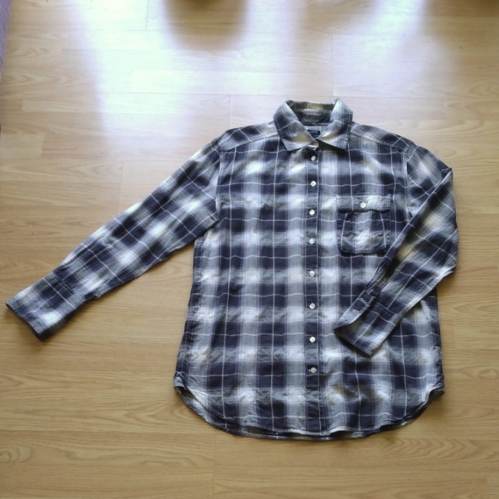 GAP Plaid Button-Down Shirt | Size Medium